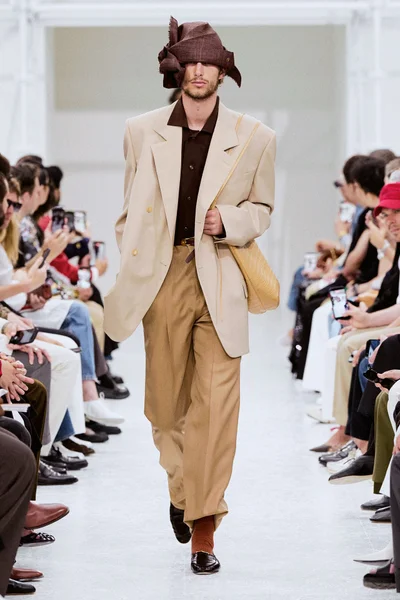 Look 4